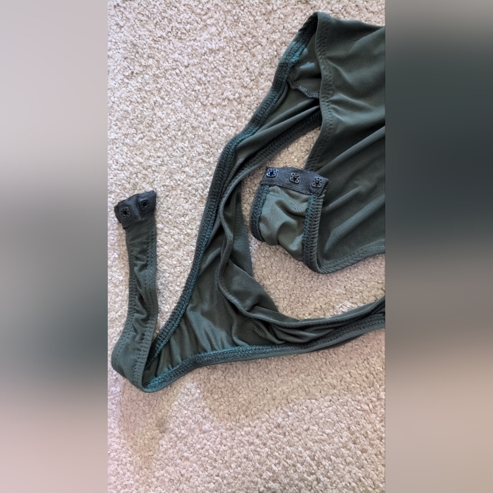 Pretty Little Thing Khaki Slinky Plunge Cut Out Waist Bodysuit - Picture 6 of 12